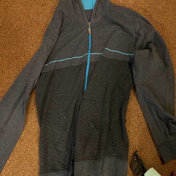 Mostly Women’s Different Types Of Tops. One Male Adult T-Shirt. - Picture 14 of 16